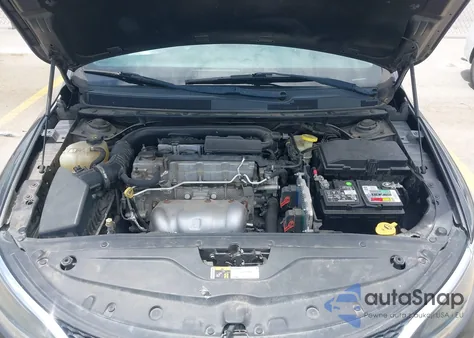 2015 Chrysler 200 Lx z USA, uszkodzony, nr VIN 1C3CCCFB5FN588802